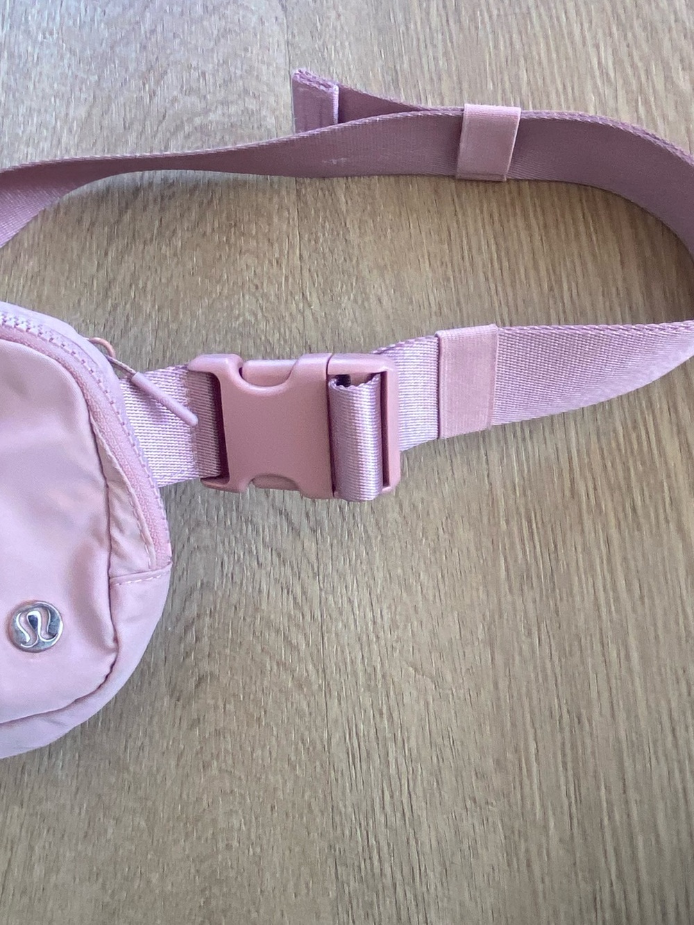 lululemon Everywhere Belt Bag 1L Pink Pastel - Picture 5 of 13